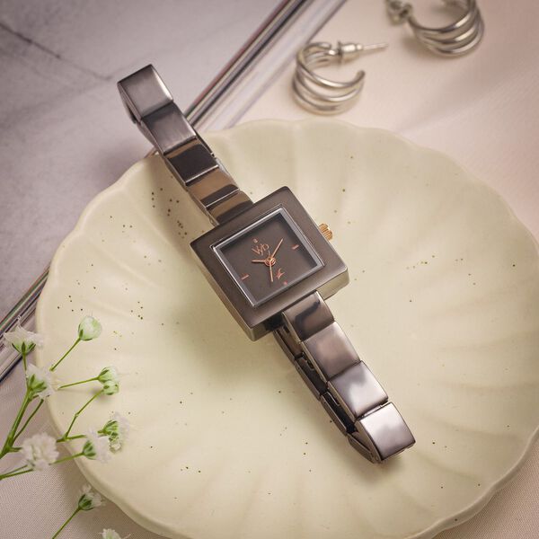 Vyb Successor By Fastrack Quartz Analog Grey Dial Metal Strap Watch For Girls - image number 0
