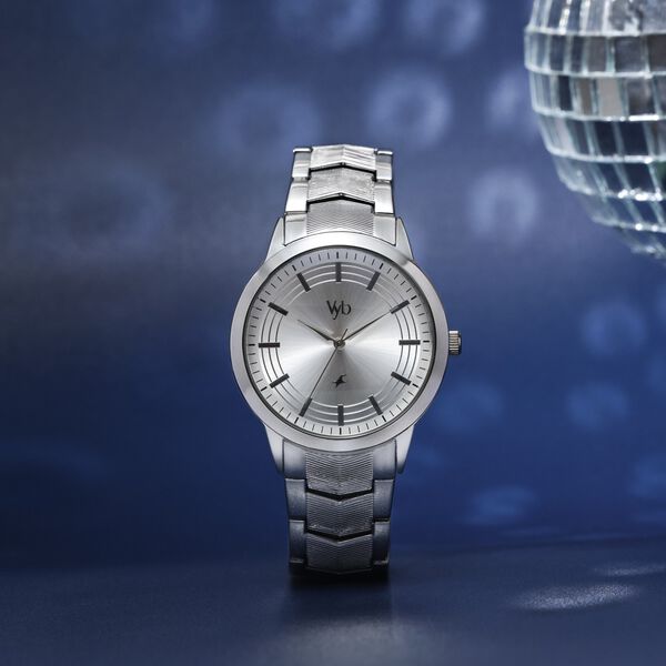 Fastrack Vyb Atlas Quartz Analog Silver Dial Silver Metal Strap Watch For Guys - image number 0