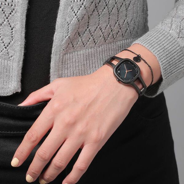 Fastrack Pulse Quartz Analog Mother Of Pearl Dial Black Metal Strap Watch For Girls - image number 5