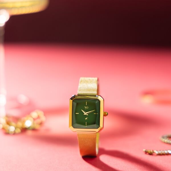 Fastrack Vyb Flare Quartz Analog Green Dial Stainless Steel Strap Watch for Girls - image number 0