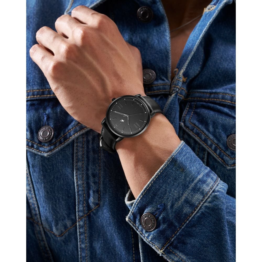 Buy Online Fastrack Stunners X Quartz Analog Black Dial Leather