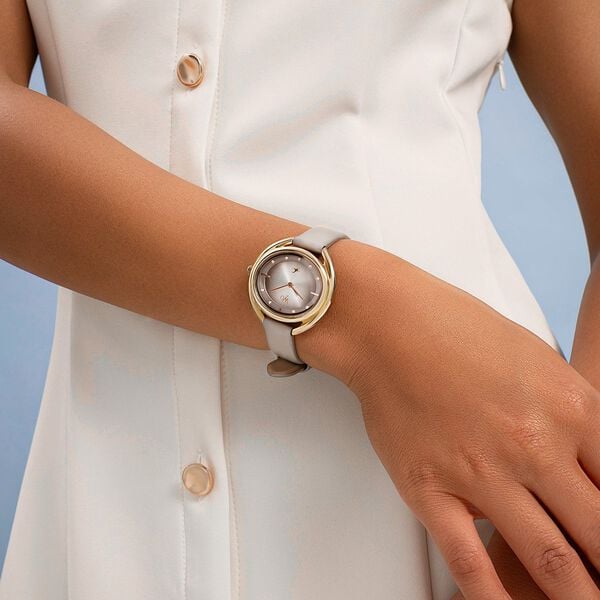 Fastrack Vyb Halo Quartz Analog Beige Dial Leather Strap Watch For Girls - image number 7