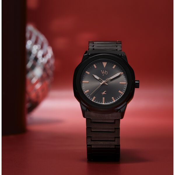 Fastrack Vyb Quest Quartz Analog Black Dial Black Metal Strap Watch For Guys - image number 0