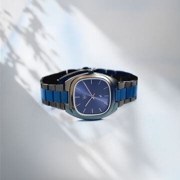 Fastrack Vyb Aviator Quartz Analog Blue Dial Metal Strap Watch For Guys
