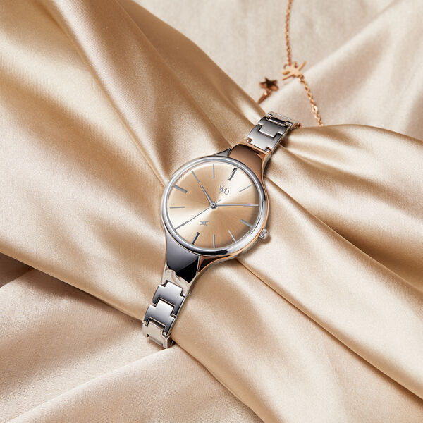 Fastrack Vyb Striker Quartz Analog Rose Gold Dial Metal Strap Watch for Girls - image number 2