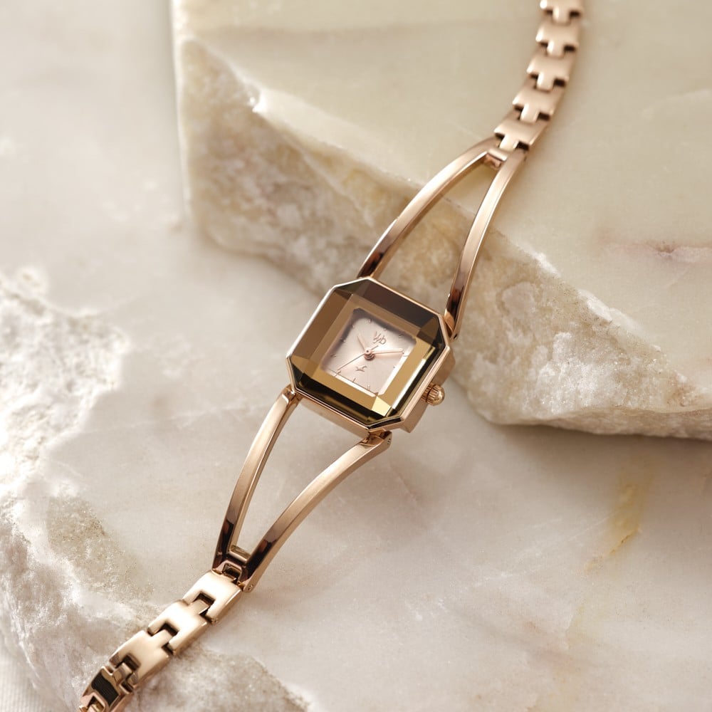 Guess Trend Diamonds Rose Gold Dial Rose Gold Steel Strap Watch for Women - GW0512L3